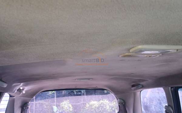TOYOTA INNOVA E