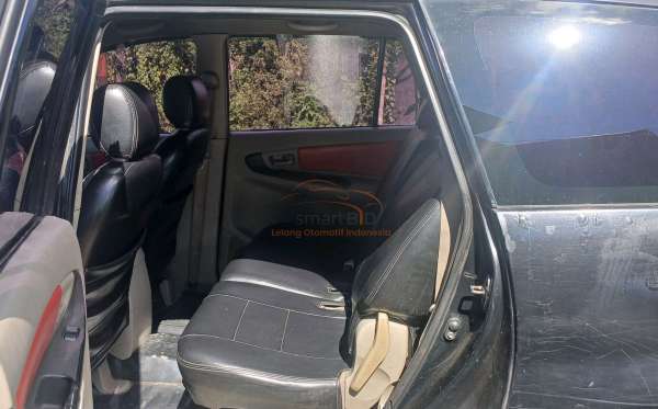 TOYOTA INNOVA E
