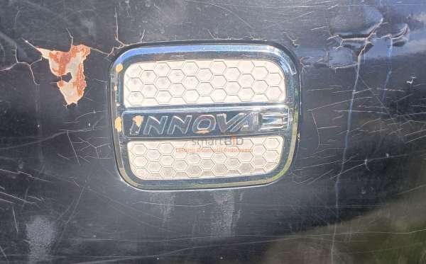 TOYOTA INNOVA E
