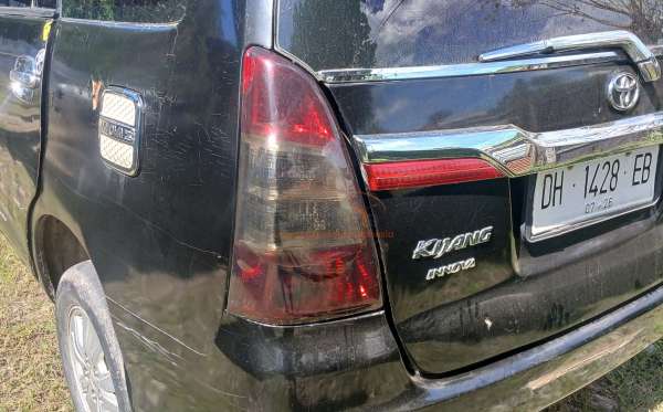 TOYOTA INNOVA E