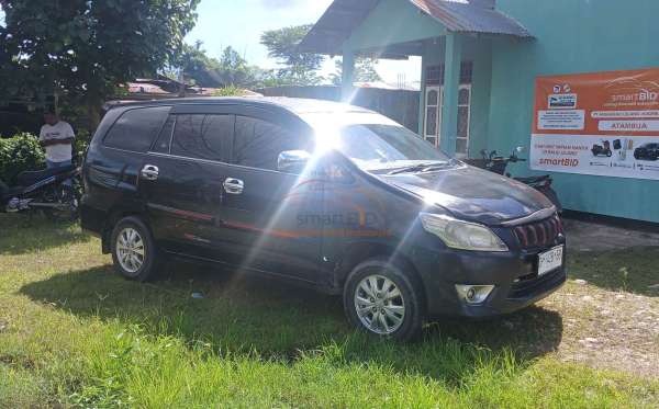 TOYOTA INNOVA E