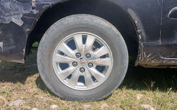 TOYOTA INNOVA E