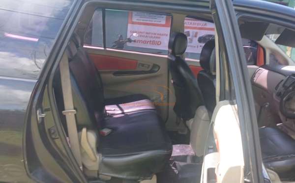 TOYOTA INNOVA E