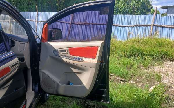 TOYOTA INNOVA E