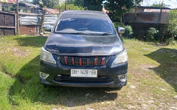 TOYOTA INNOVA E