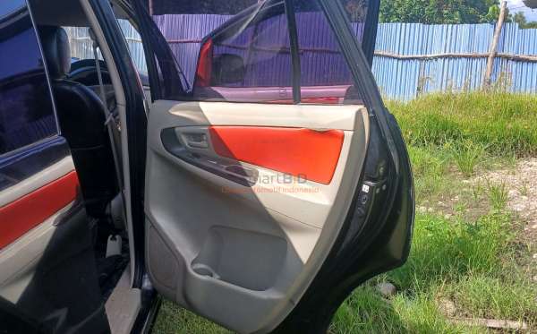 TOYOTA INNOVA E