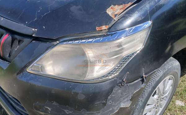 TOYOTA INNOVA E