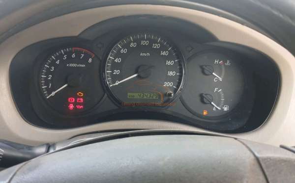 TOYOTA INNOVA E