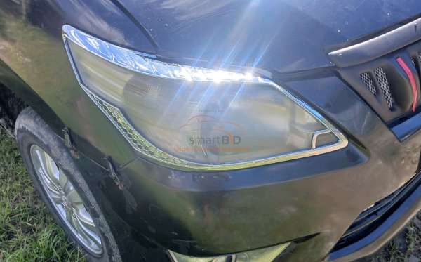 TOYOTA INNOVA E