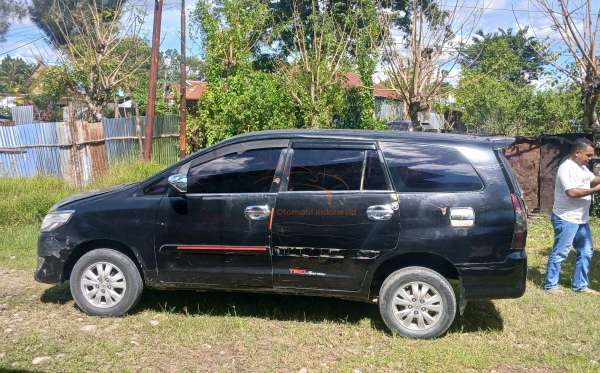 TOYOTA INNOVA E