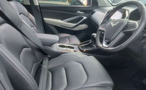 WULING  ALMAZ Almaz 1.5LT LUX + SC CVT (4X2) A/T