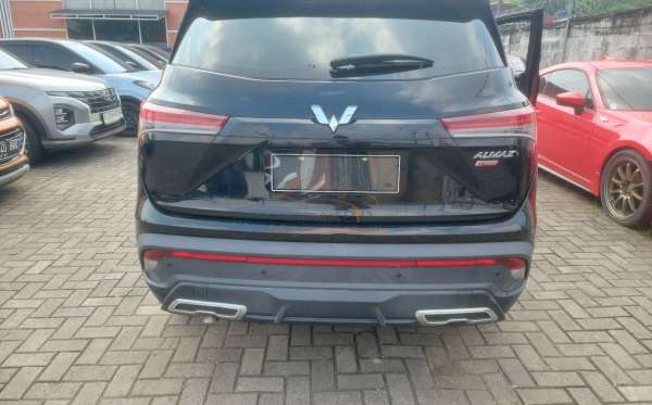 WULING  ALMAZ Almaz 1.5LT LUX + SC CVT (4X2) A/T
