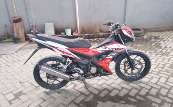 HONDA SONIC 150 R