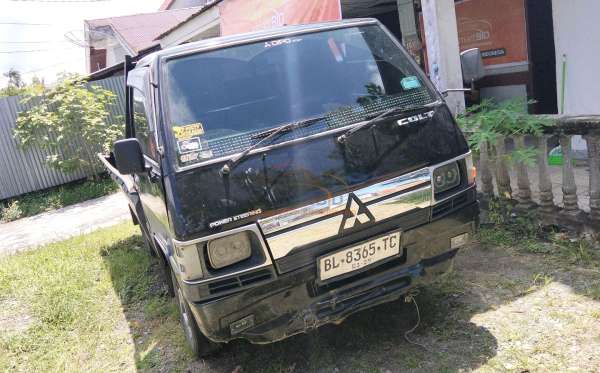 MITSUBISHI  L 300  PU