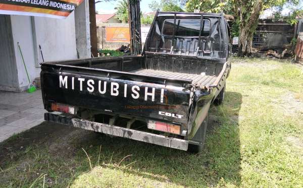 MITSUBISHI  L 300  PU