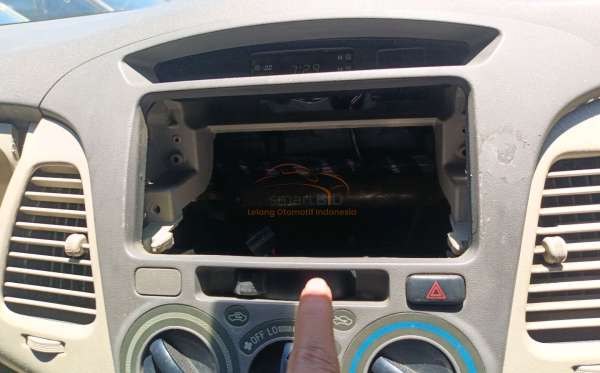 TOYOTA INNOVA