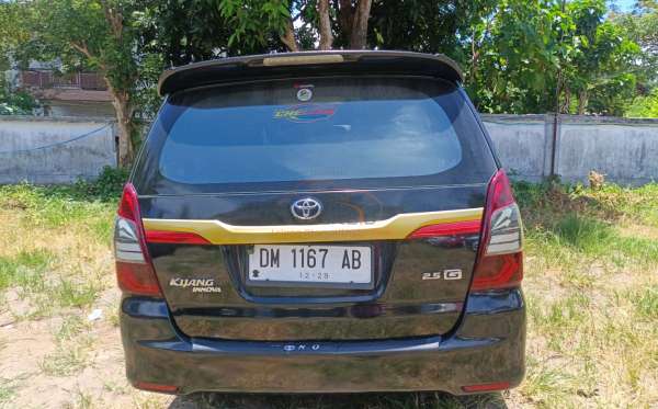 TOYOTA INNOVA