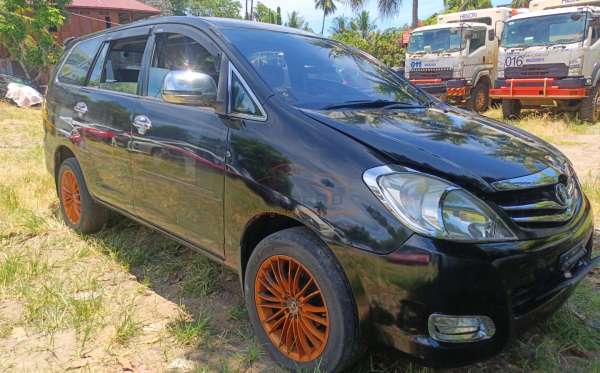 TOYOTA INNOVA