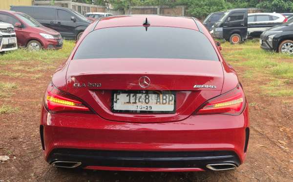 MERCEDES BENZ CLA 200