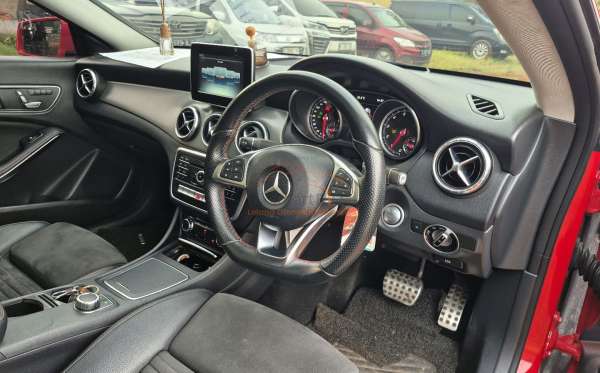 MERCEDES BENZ CLA 200