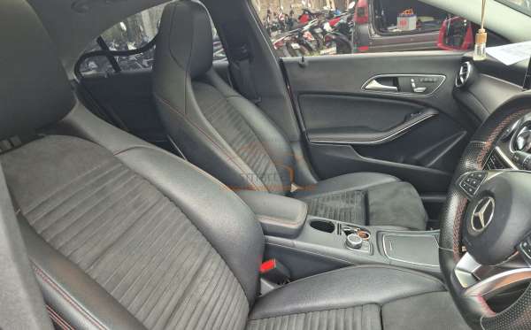 MERCEDES BENZ CLA 200