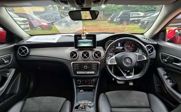 MERCEDES BENZ CLA 200