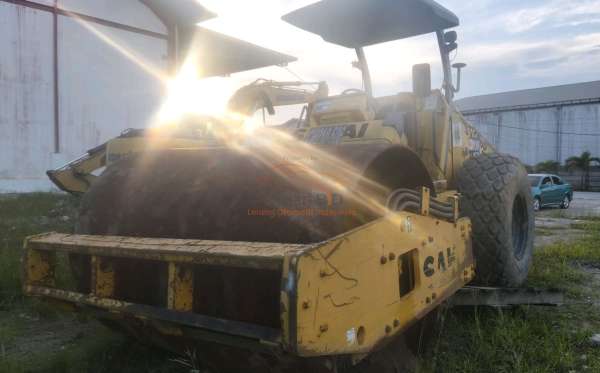 SAKAI VIBRATING ROLLER 5V526D