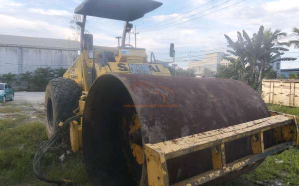 SAKAI VIBRATING ROLLER 5V526D