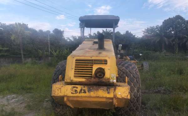 SAKAI VIBRATING ROLLER 5V526D