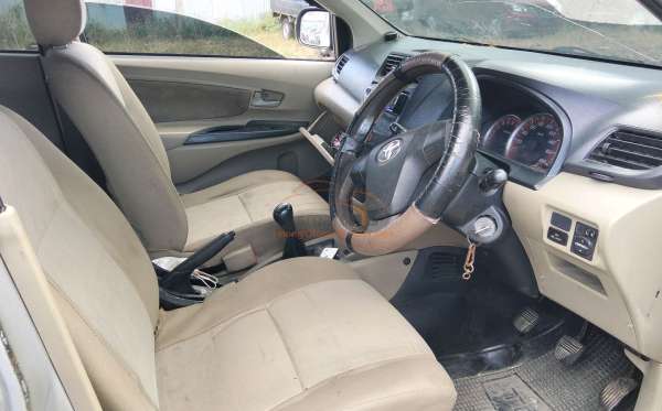 TOYOTA  AVANZA  1.3 G