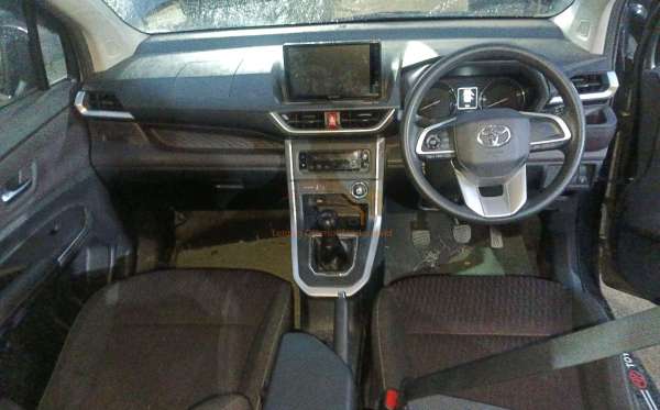 TOYOTA AVANZA
