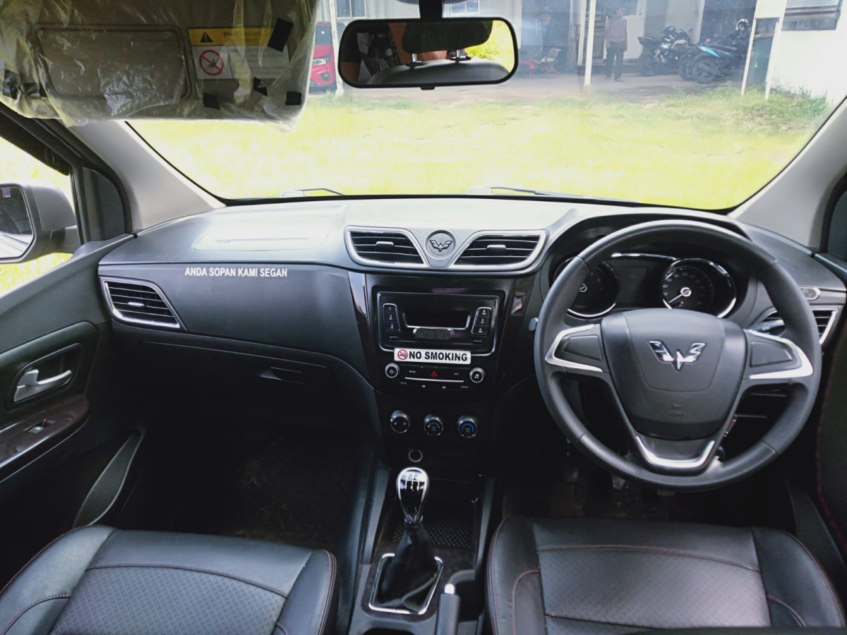 WULING  CONFERO  S 1.5C