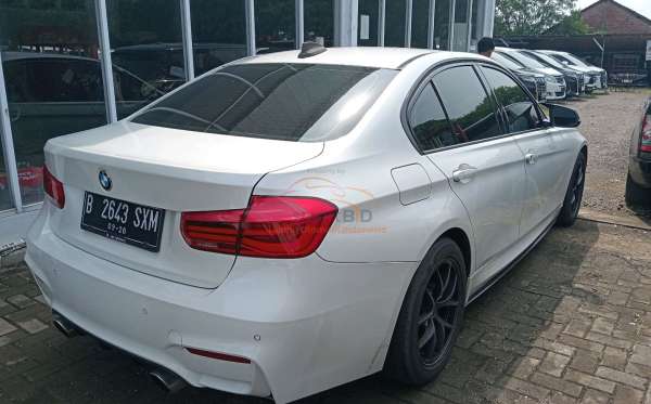 BMW 320I CKD AT