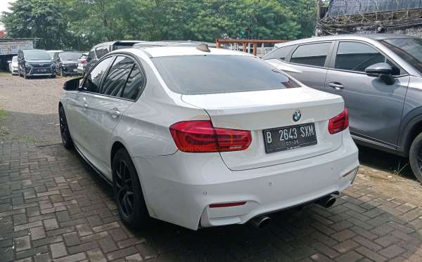 BMW 320I CKD AT