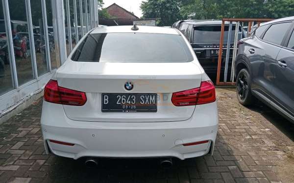 BMW 320I CKD AT