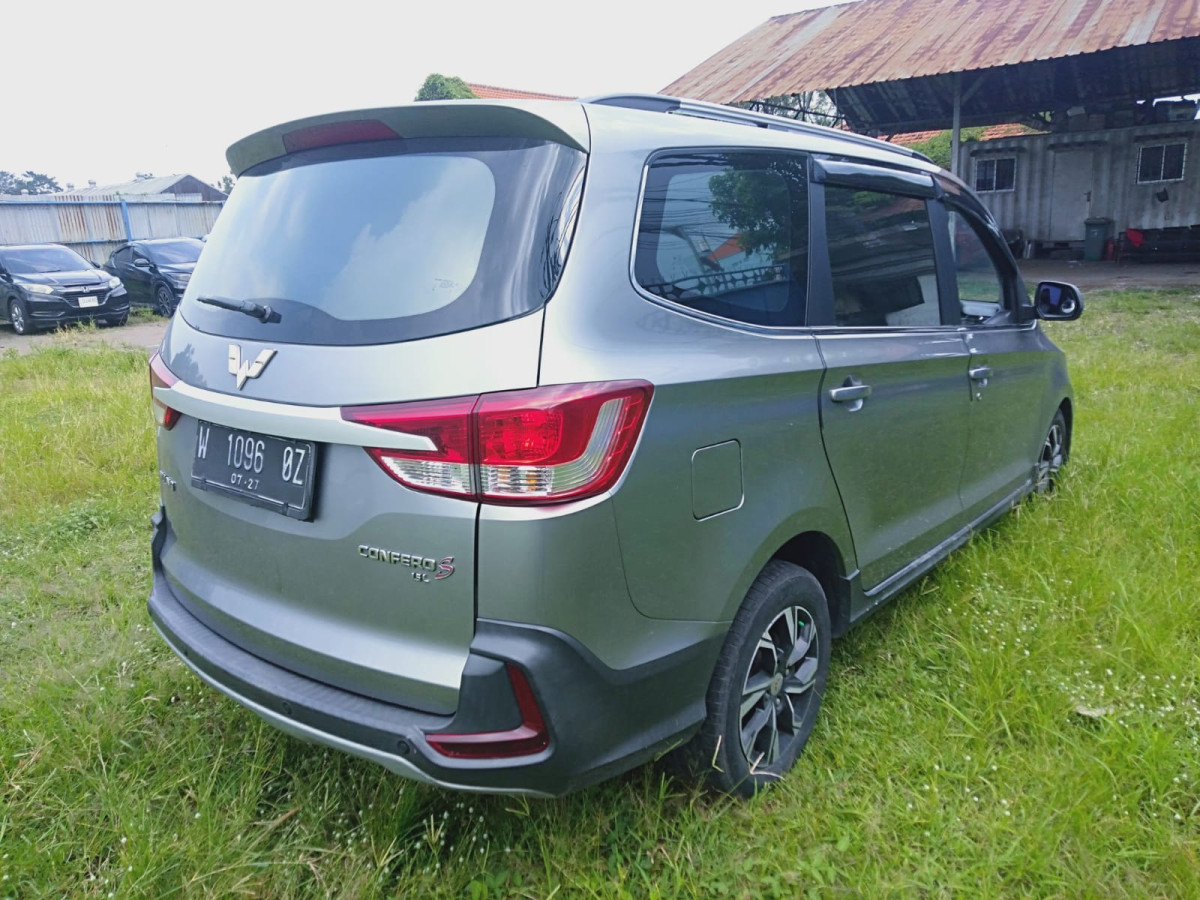 WULING  CONFERO  S 1.5C