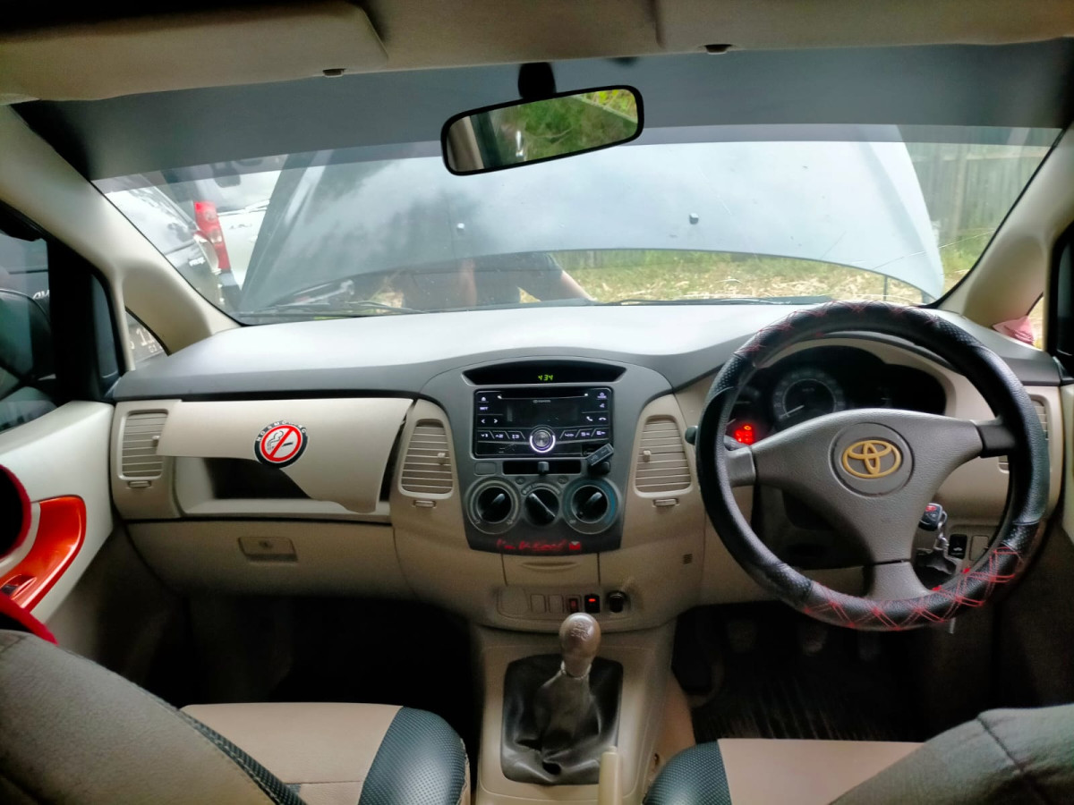 TOYOTA INNOVA  G