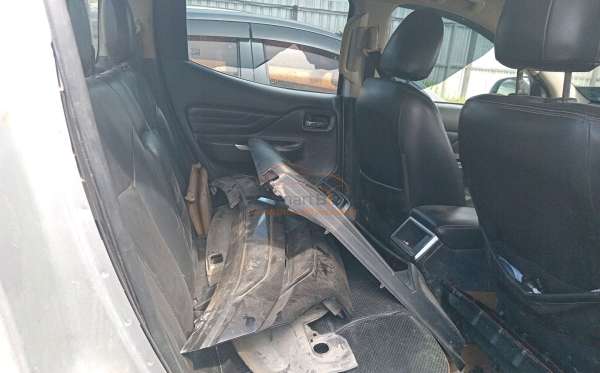 MITSUBISHI DC EXCEED (4X4)