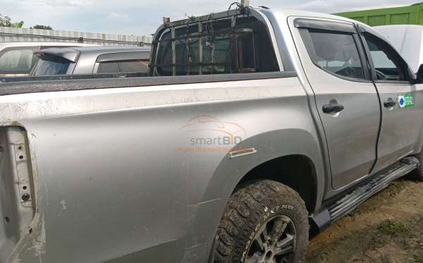 MITSUBISHI DC EXCEED (4X4)