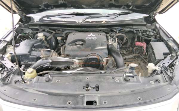 MITSUBISHI PAJERO SPORT 2.5L GLX (4X4)