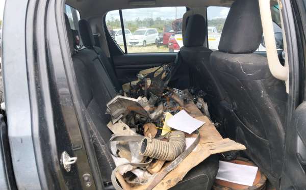 TOYOTA HILUX 2.4G DC 4X4