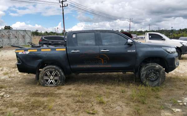 TOYOTA HILUX 2.4G DC 4X4