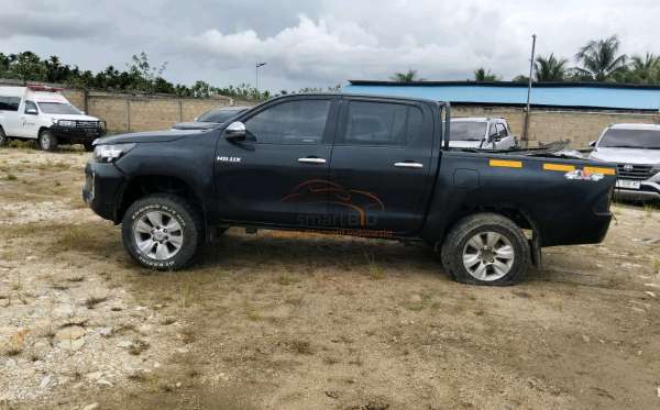 TOYOTA HILUX 2.4G DC 4X4