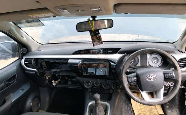 TOYOTA HILUX 2.4G DC 4X4