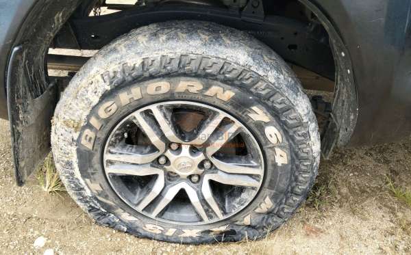 TOYOTA HILUX 2.4G DC 4X4