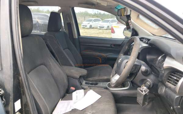 TOYOTA HILUX 2.4G DC 4X4