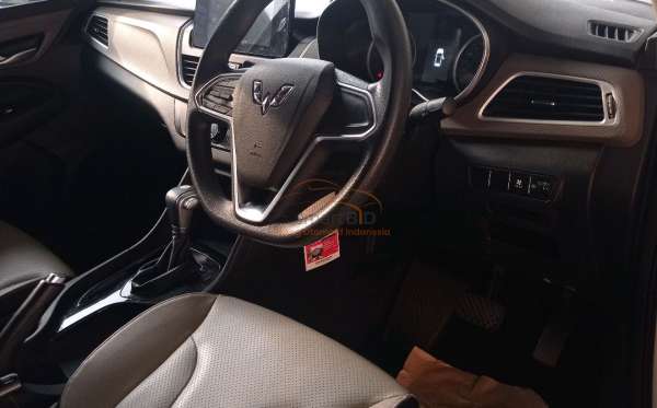 WULING CORTEZ 1.5ST LUX CVT