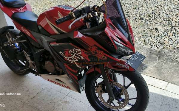 HONDA CBR 150 R