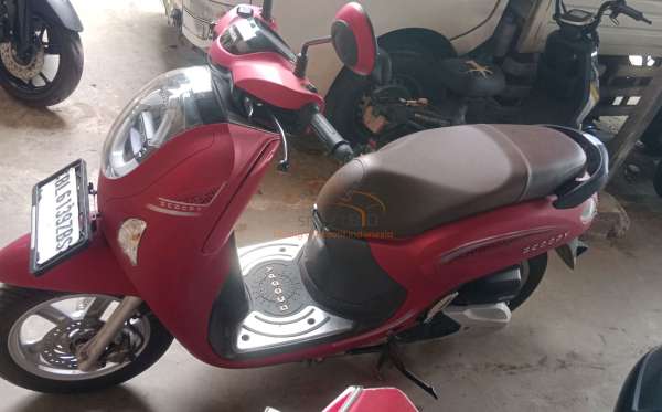 HONDA  SCOOPY PRESTIGE
