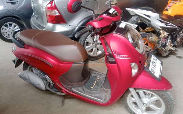 HONDA  SCOOPY PRESTIGE